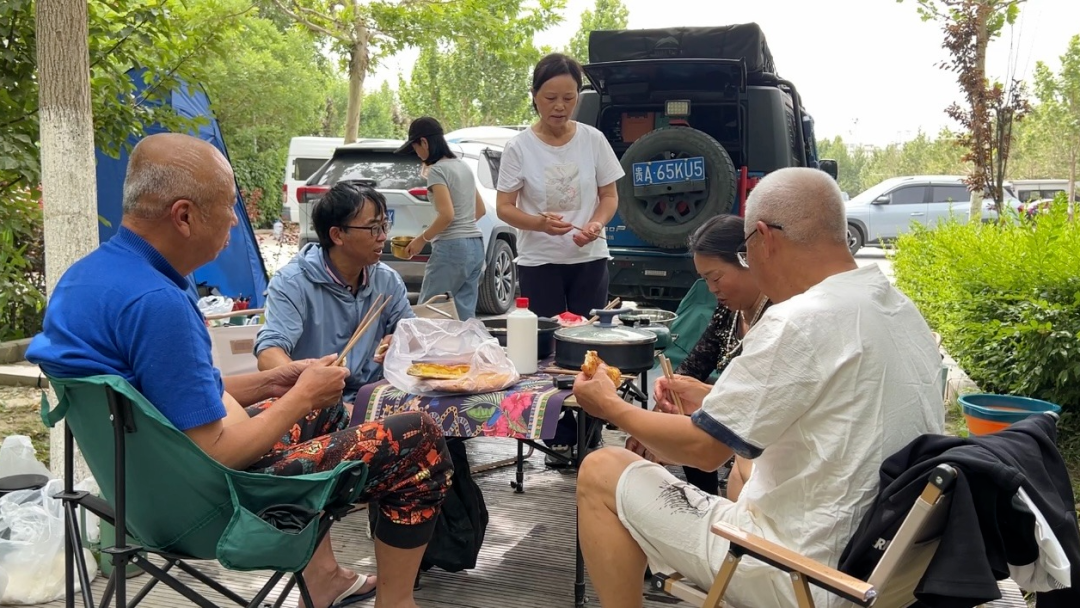 营热！阿克苏市房车营地“引客来”不朽情缘